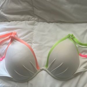Victoria’s Secret bikini top in great condition.